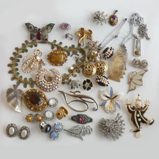 BAG ASST COSTUME JEWELLERY; BROOCHES / RINGS 