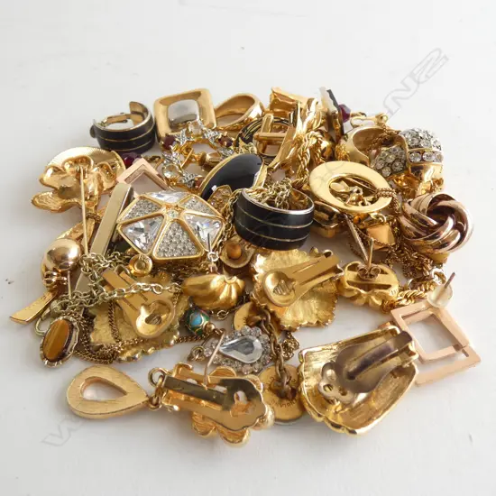 ASST. GOLD TONE JEWELLERY 