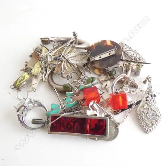 ASST. STG & COSTUME JEWELLERY 122 GRAMS