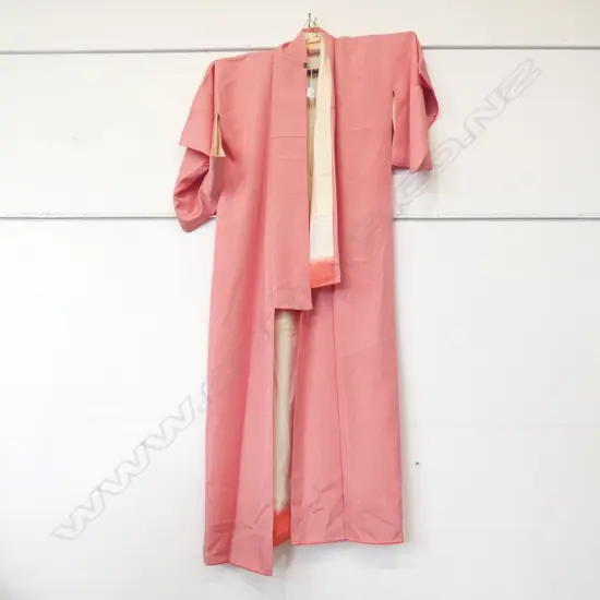 VINTAGE FULL LENGTH JAPANESE SILK KIMONO  - PEACH W FLORAL PRINT - FULLY LINED