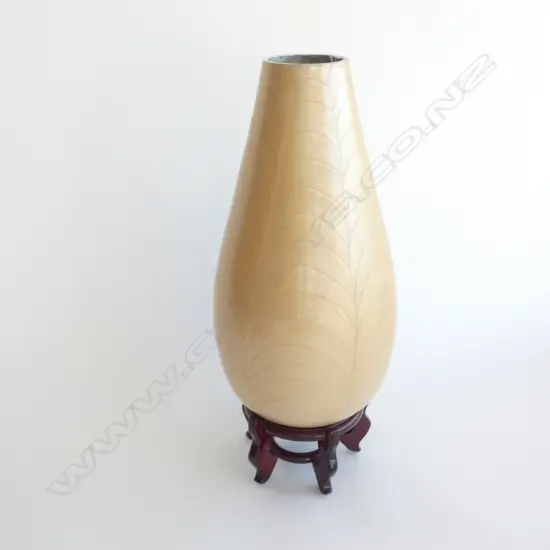 LG GOLD COLOUR CLOISONNE VASE W WOODEN STAND H. 355MM