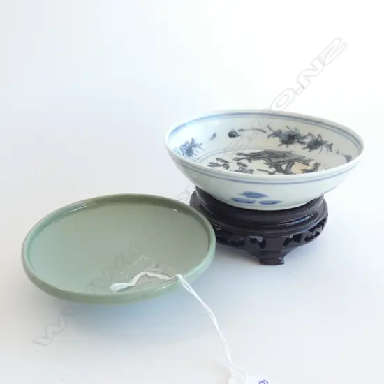 2 MING DYNASTY STYLE SM DISHES -(113MM) 1 WITH WOODEN STAND 
