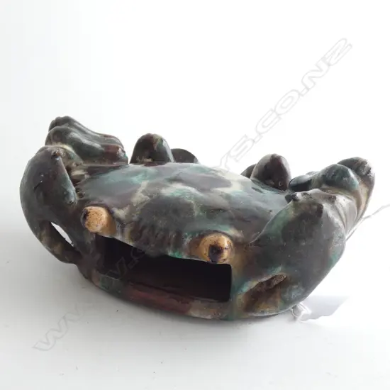 PR GREEN POTTERY FROGS L 215MM + PAINTED POTTERY CRAB L 180MM