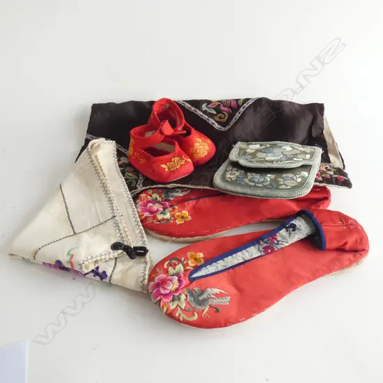 BAG ORIENTAL EMBROIDERED PCS INCL. BABY SHOES & CHILD'S SLIPPERS