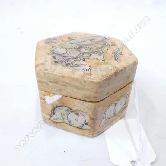 SM HEGAGONAL STONE TRINKET BOX W MOP DESIGNS  DIA 60MM