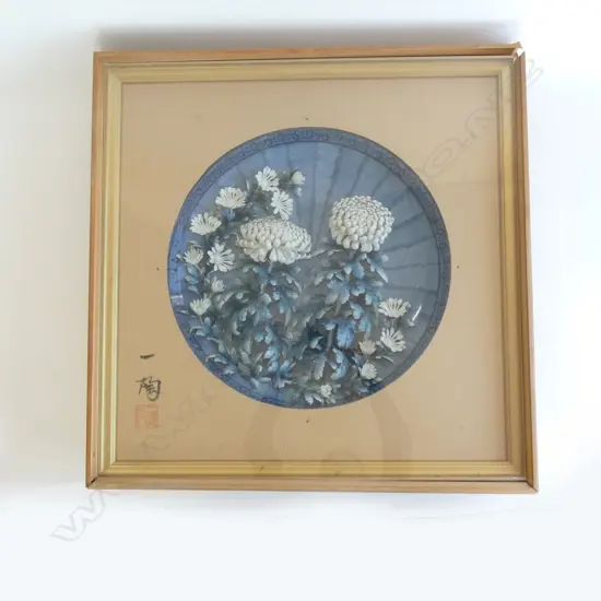 FRAMED KO IMARI PORCELAIN PLATE w. CHRYSANTHEMUMS 540mm dia, FRAME AF