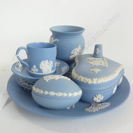 8 PCES BLUE WEDGWOOD JASPERWARE