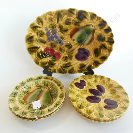 6 PCES SARREGUEMINES; 3 SIDE PLATES, 2 BOWLS, OVAL PLATTER L.325mm...