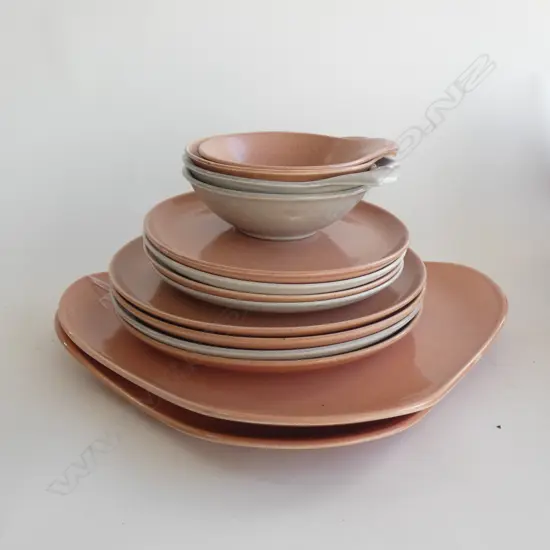RUSSEL WRIGHT 'AMERICAN MODERN' 4 PLACE DINNER SERVICE FOR STEUBEN  C1940.