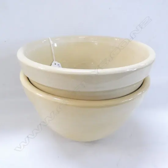 2 CROWN LYNN BEEHIVE MIXING BOWLS AF 200mm dia
