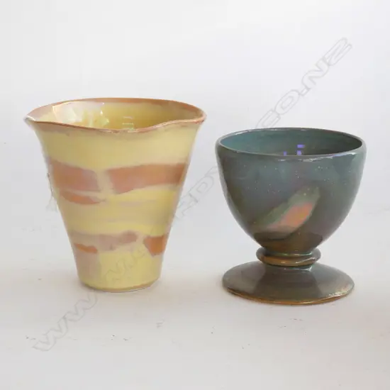 2 MARGERY SMITH STUDIO POTTERY LUSTRE GLAZE BEAKERS H.100mm