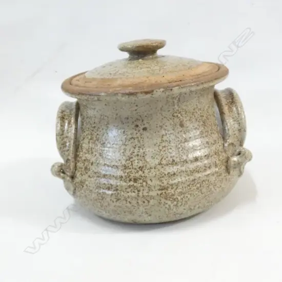 POTTERY CASSEROLE WITH LID 180MM POTTERS STAMP