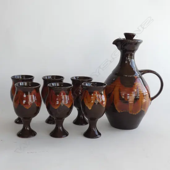 6 JACKIE CRESPIN STUDIO POTTERY GOBLETS + DECANTER H.260mm