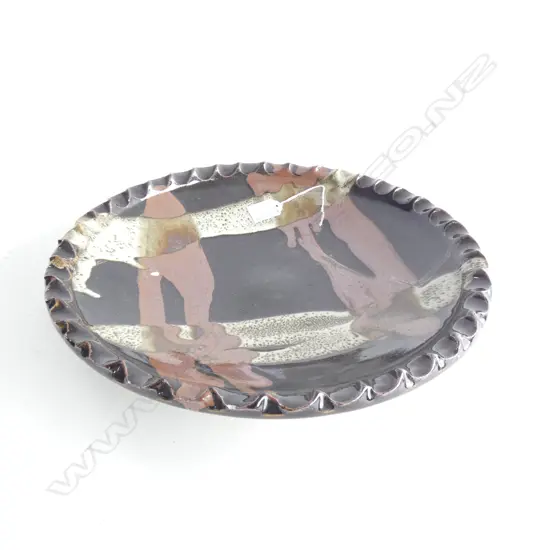 LARGE STUDIO POTTERY BOWL w. POURED GLAZE & PINCHED RIM 345mm dia