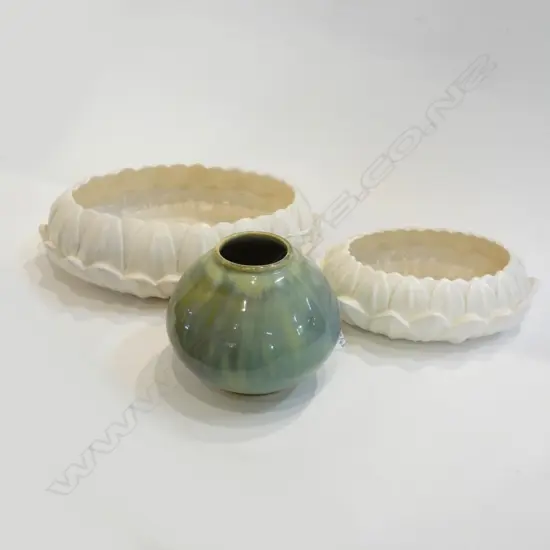 2 SPODE WHITE IKEBANA VASES L.250 + EARLY CROWN LYNN SPHERICAL VASE