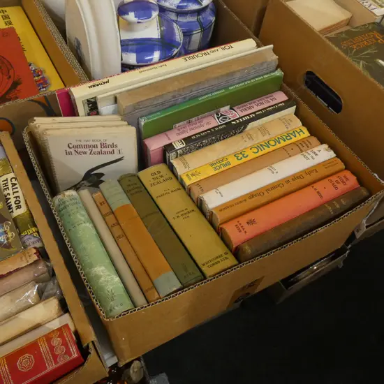 BOX LOT BOOKS; NZ HISTORY