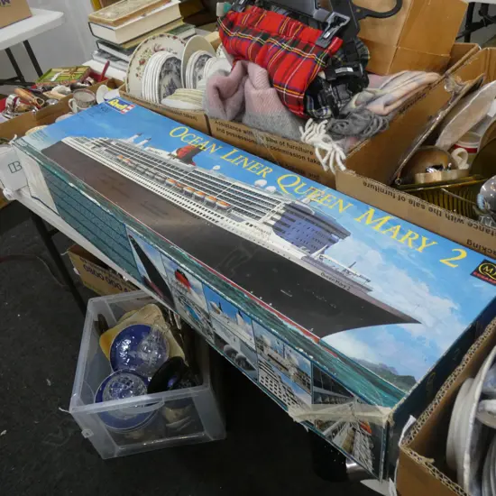 REVELL QUEEN MARY 2 OCEAN LINER MODEL KIT 1:400