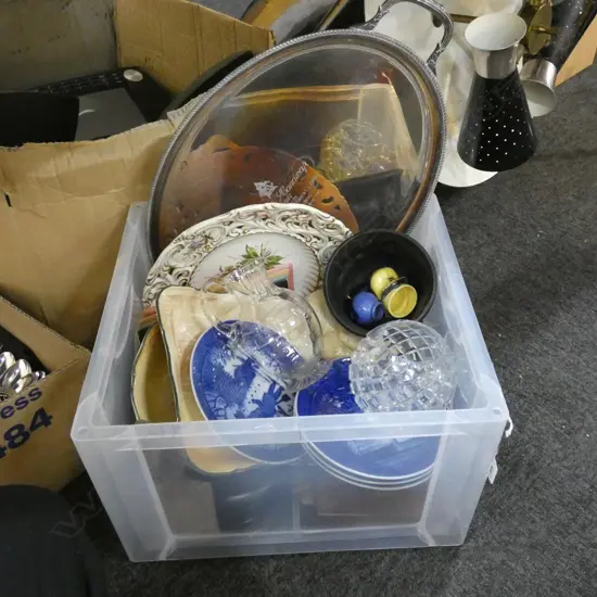 BOX LOT LARGE EP TRAY, 4 R/COPENHAGEN XMAS PLATES, DOULTON ETC