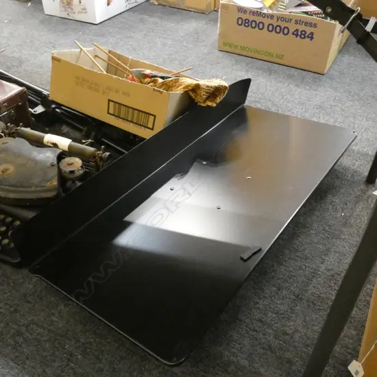 2 MODERN BLACK METAL CONDUCTORS STANDS