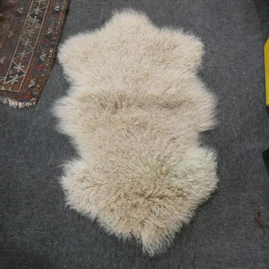 TIBETAN SHEEPSKIN RUG L. 1000MM