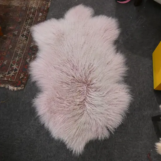 TIBETAN PINK SHEEPSKIN RUG L 1100MM