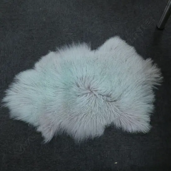 TIBETAN SHEEPSKIN RUG L.1200MM 