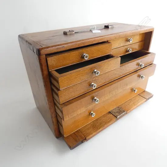 WOODEN ARTIST'S CASE / COLLECTORS CABINET (NO KEY)...