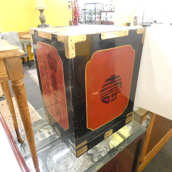 JAPANESE MEIJI PERIOD ‘OSECHI-RYORI’ NEW YEARS CEREMONIAL BOX. H540 W410 D350