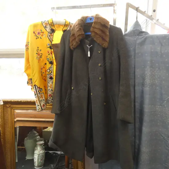 GREY WOOL COAT w. FUR COLLAR 