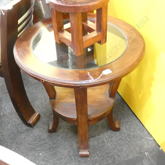 CIRCULAR SIDE TABLE w. GLASS INSET 610mm dia