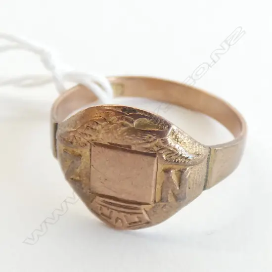 9CT GOLD 'NZ' SIGNET RING 2.6 GRAMS