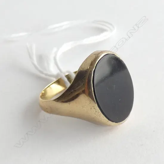 9CT GOLD & ONYX MANS DRESS RING 3.7GMS