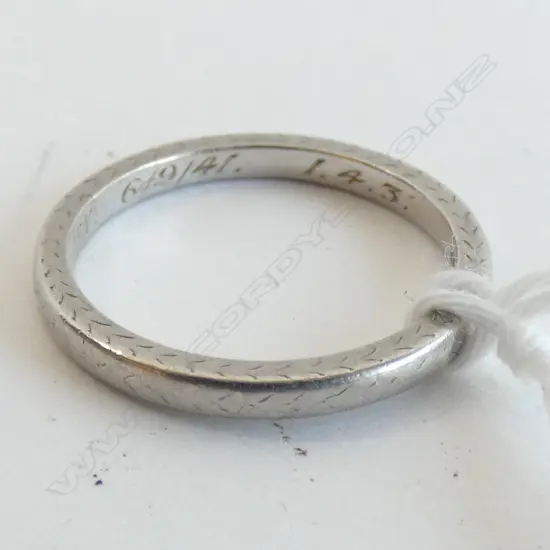 PLATINUM WEDDER 3.7 GRAMS