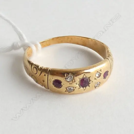18CT GOLD RUBY & DIAMOND RING 3.7GMS 