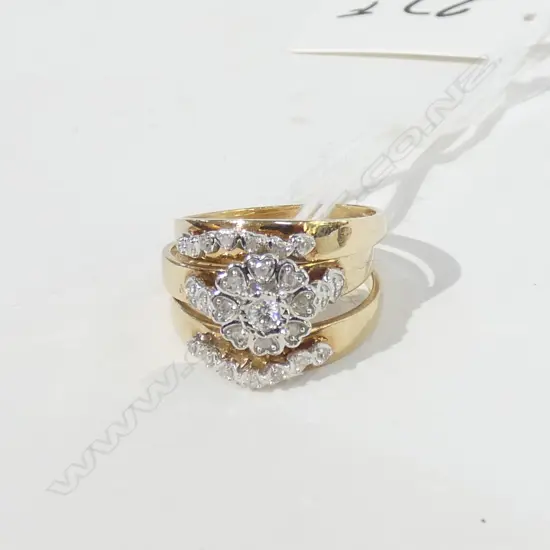 9CT GOLD AND DIAMOND THREE RING SET (VAL)