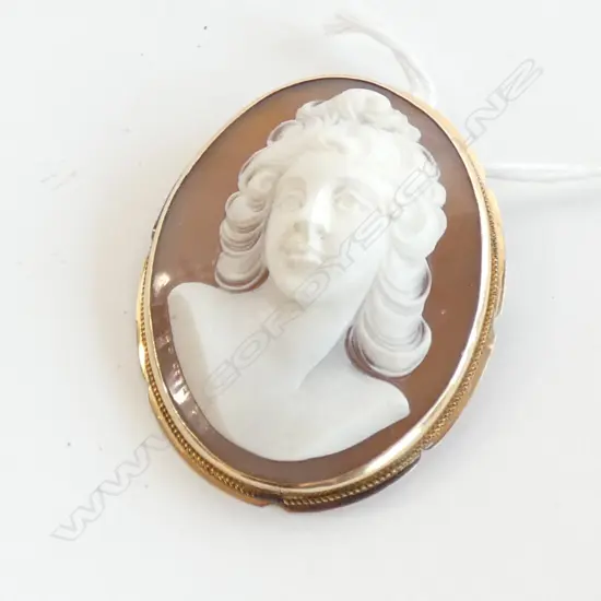 9CT GOLD CAMEO BROOCH
