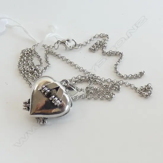 SILVER PLATE MULTI HEART FOLDING LOCKET ON CHAIN A/F
