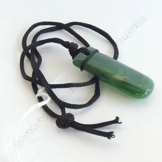 GREEN  PENDANT/ NECKLACE