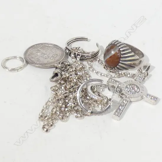 7 SILVER ITEMS RINGS/CROSS ETC WEIGHT 33.8 GMS