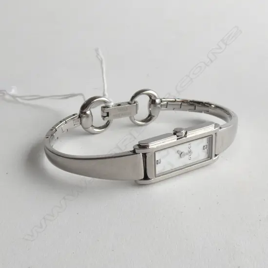 LADIES S/STEEL GUCCI DESINGER WRIST WATCH DIAMONDS IN DIAL 