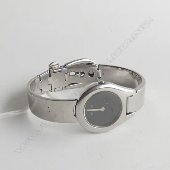 LADIES  GUCCI S/STEEL DRESS WATCH QUARTZ WITH BUCKLE CLASP NOT WORKING