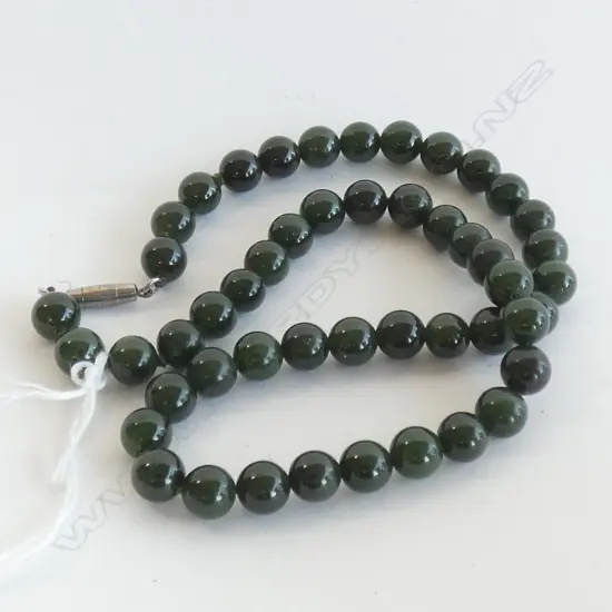 GREEN STONE BEAD NECKLACE