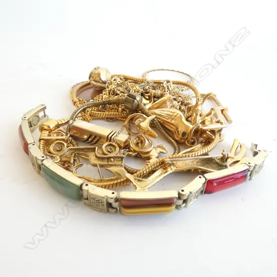 GOLD TONE COSTUME JEWELLERY