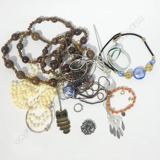 LOT ASST COSTUME JEWELLERY
