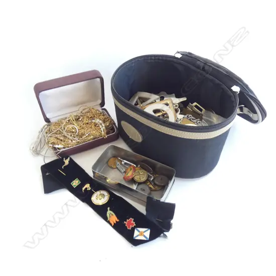 BAG ASST. COSTUME JEWELLERY; NECKLACES ETC