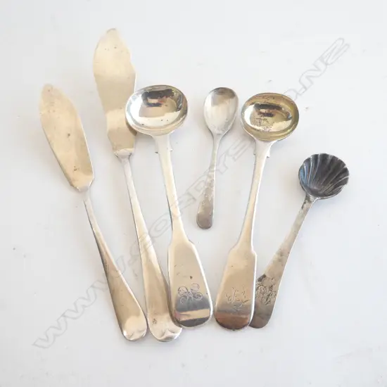6 SMALL SILVER CUTLERY ITEMS; INCL. 2 GEO. III SALT SPOONS 84 GRAMS