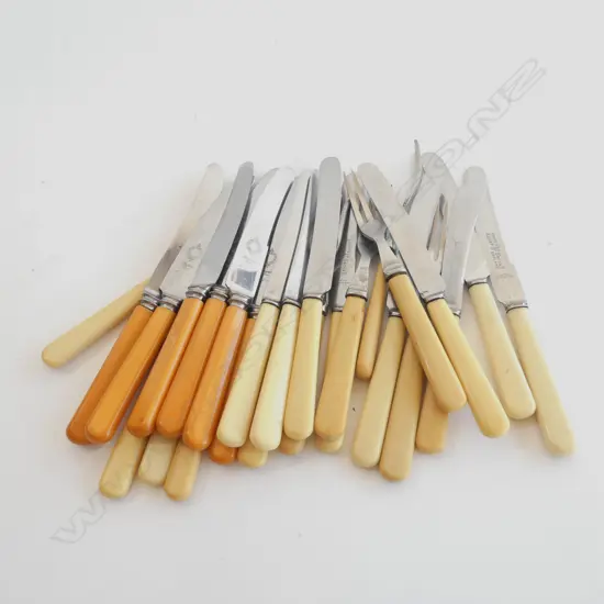 BAG ASST BONE & FAUX BONE SM KNIVES / PATE KNIVES & FORKS