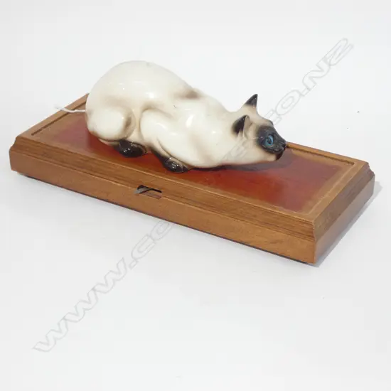 CERAMIC PORCELAIN SIAMESE CAT WITH MUSICAL WOODEN STAND L 310MM