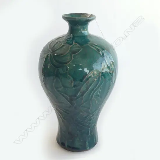 ORIENTAL GREEN GLAZE POTTERY VASE H. 245MM