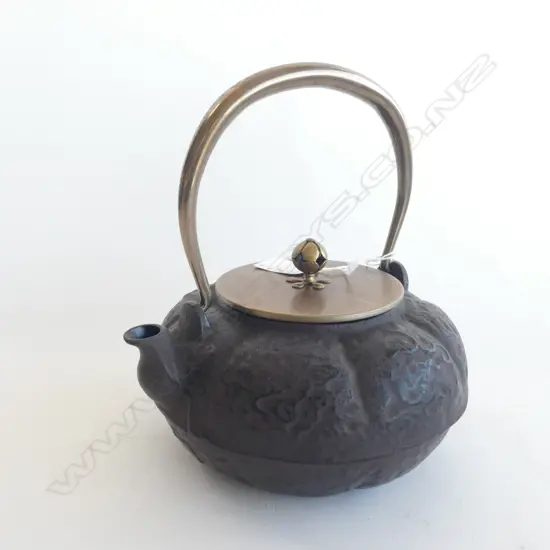 JAPANESE IRON TEAPOT - COPPER SWING HANDLE & LID H.225MM 